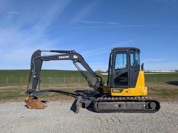 Deere 50G mini excavator w/ thumb