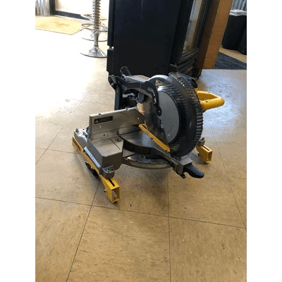 Dewalt 12" Compound miter saw