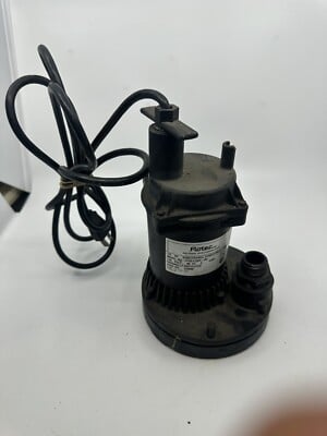 Sump pump with float