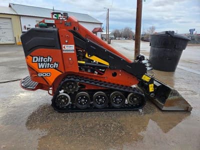 2022 Ditch Witch SK900 Stand-On Skid Steer - Image 2