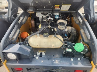 2023 Deere 325G Tracked Skid Steer - Image 5